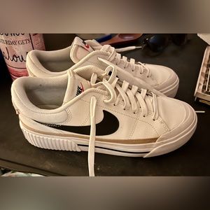 Nike Court Legacy Lift